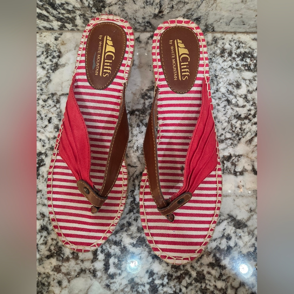 Chic Cliffs by‎ White Mountain Red Striped Women's Sandals- Size 9